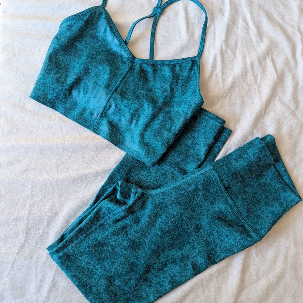 Carbon38 Teal Leggings and Crop Top Set - Picture 8 of 11